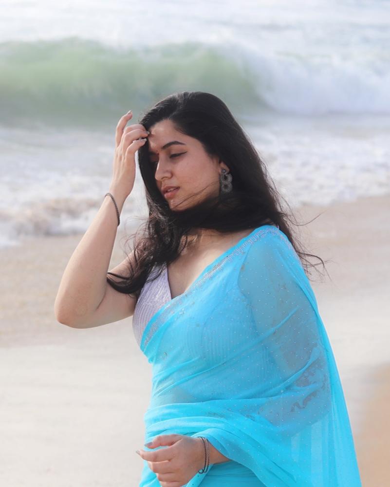 actress-sudha-hot-vibe-on-beach